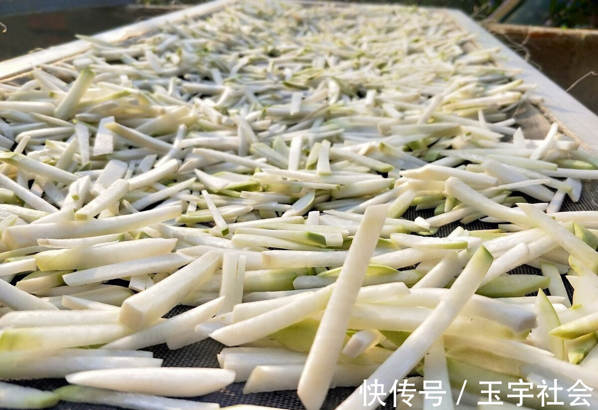 一个晚上|腌萝卜干,先腌还是先晒学会这土方法,又香又脆,放一年不坏