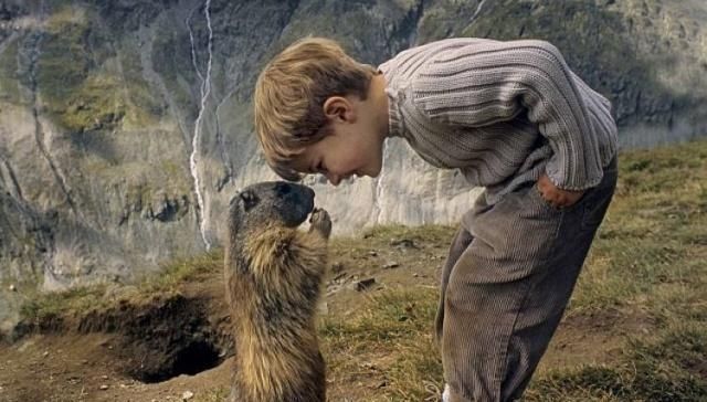 当亲戚问你的孩子这样几个问题时,别等孩子回答,家长先拒绝