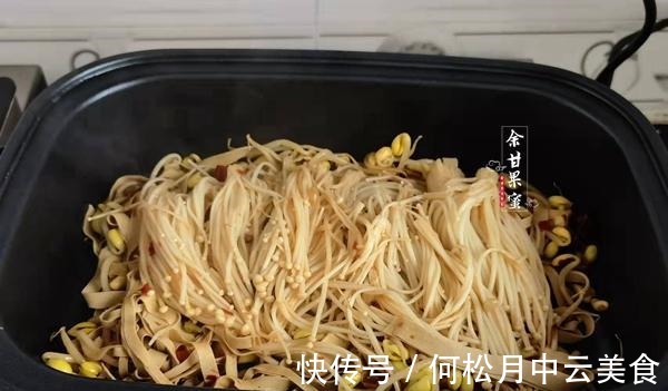 此菜上桌米饭都不够了,食材丰富多样做法也简单,好吃不敢多做!