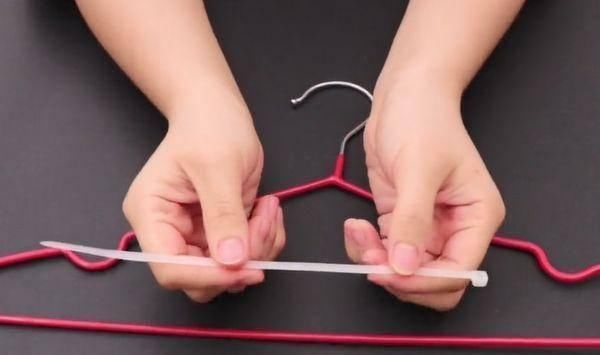 衣架上绑几个扎带，放在阳台太厉害了，解决了很多家庭的大烦恼