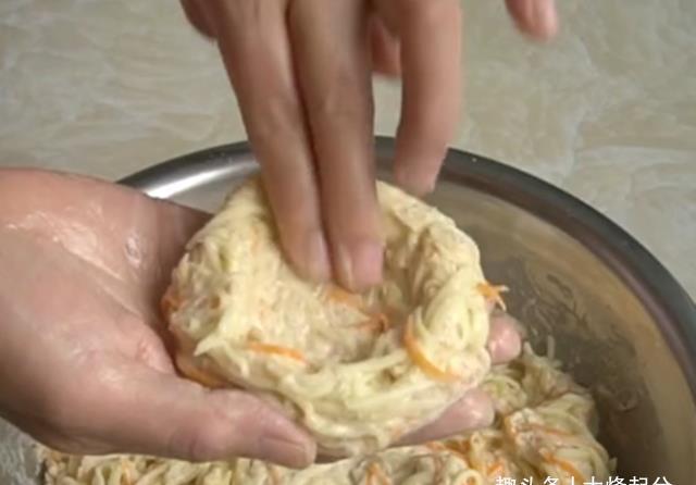 土豆和鸡蛋的做法太香了,不炒也不炖,少油健康又营养,孩子爱吃