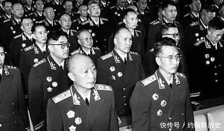 批下来|1955年授衔此人被评中将，上报变少将，批下来成大校，这是为何