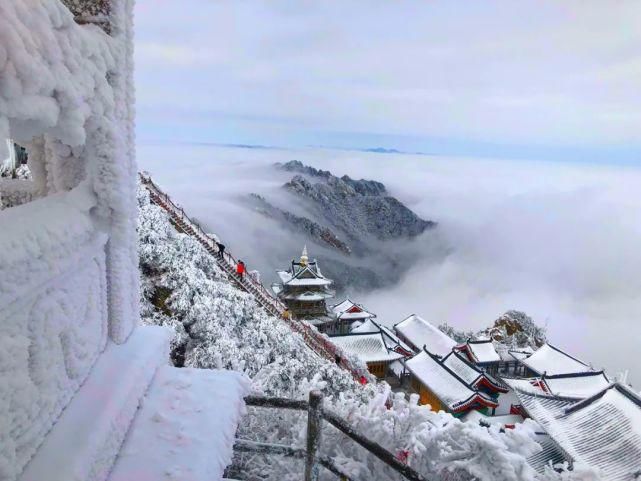 老君山景区雪后化仙境，游客直呼太幸福