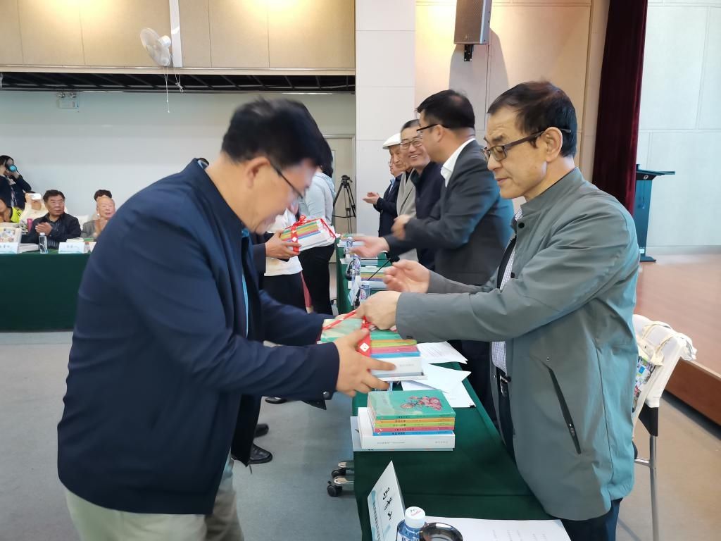 座谈会|金吉泰童话精品丛书出版座谈会在兰召开