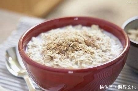 蒸米饭时,加入2种食材,血糖会慢慢平稳,还会让你越来越瘦