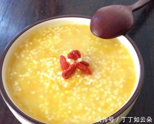 牢记|煮小米粥,直接下锅就“废了”,牢记这3个小妙招,米油香浓好喝