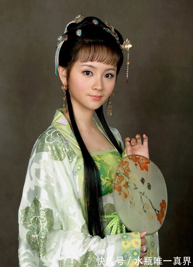 薛姨妈@薛宝钗被宝玉遗弃后过得有多苦?寄人篱下,半夜干活,苦不堪言