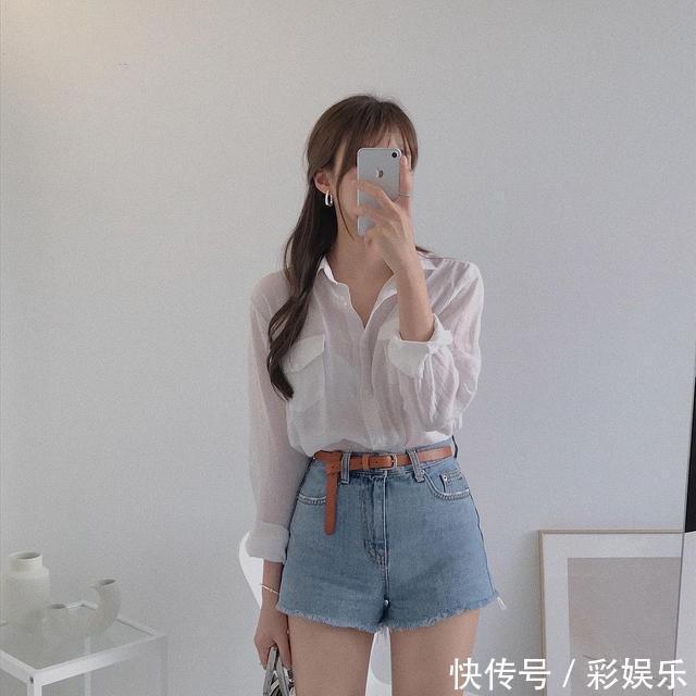 别再用白衬衫搭配西装,这3种单品和白衬衫才是绝配,气质又时髦