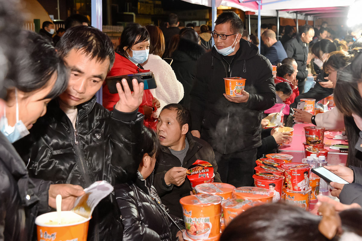 “欢迎回家，桐梓老乡！”玉环“跨省”点对点护送专车接回300多名员工