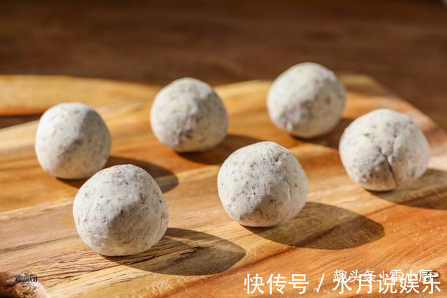 山药蛋|用山药蛋做的小饼,又香又糯,吃一个还想吃一个