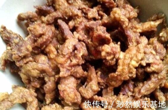 老妈的炸酥肉秘方，一定要加“它”，香嫩入味，放凉也不软