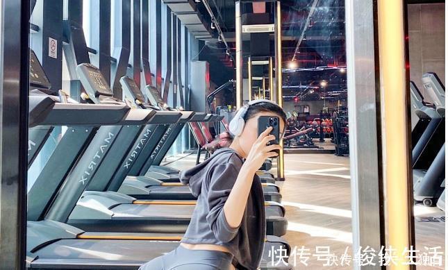 身材|女性可以撸铁吗坚持力量训练的女孩，身材曲线有多好看