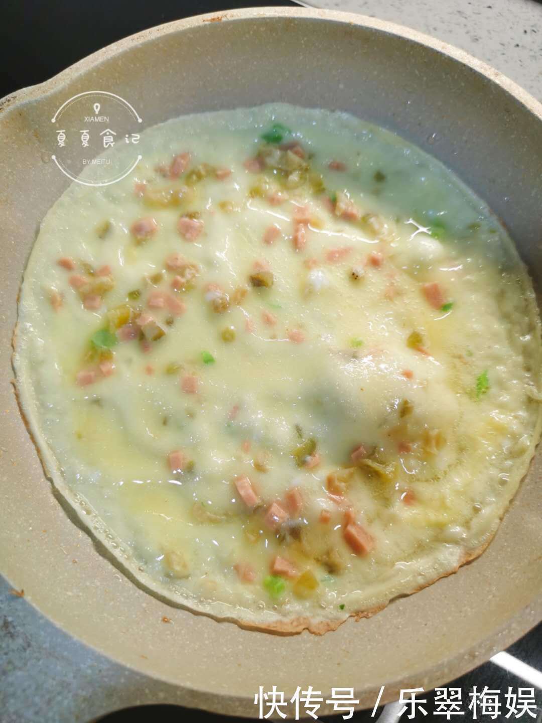 榨菜|儿子最爱吃这早餐,不用揉面,搅一搅就能煎,柔软嫩滑,超好吃!