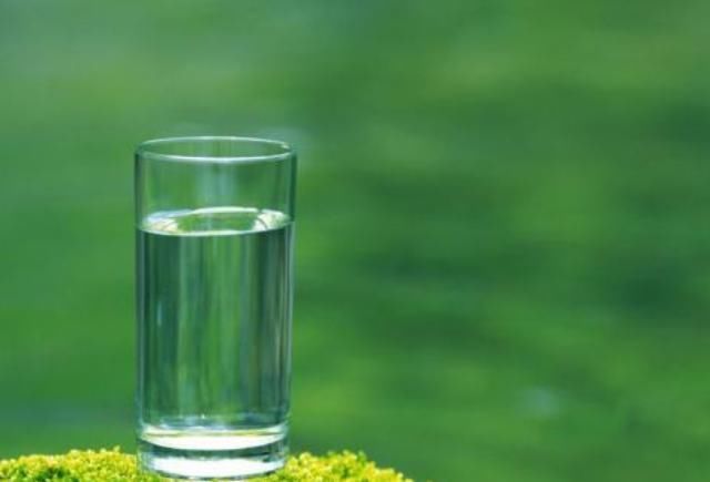 冰袋|发烧成了2岁小男孩的“催命符”,3个退烧小常识,很有必要了解