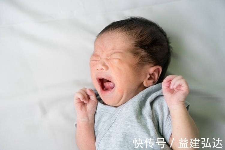 孩子|宝宝是否聪明刚出生就能看出来，有这4个表现的，将来可能是学霸