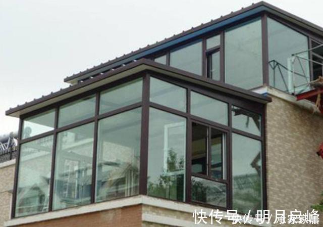 塑钢窗|越来越多人阳台不装塑钢窗了,头次见装它代替,感叹太实用了