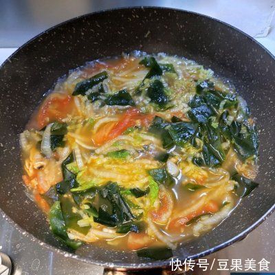 番茄|第一次做番茄大白菜汤就一致好评,从此做菜就有了自信