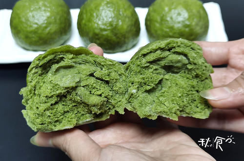 春天濕氣重，做饅頭用這碗“草汁”來(lái)和面，清香翠綠，好吃還養(yǎng)人