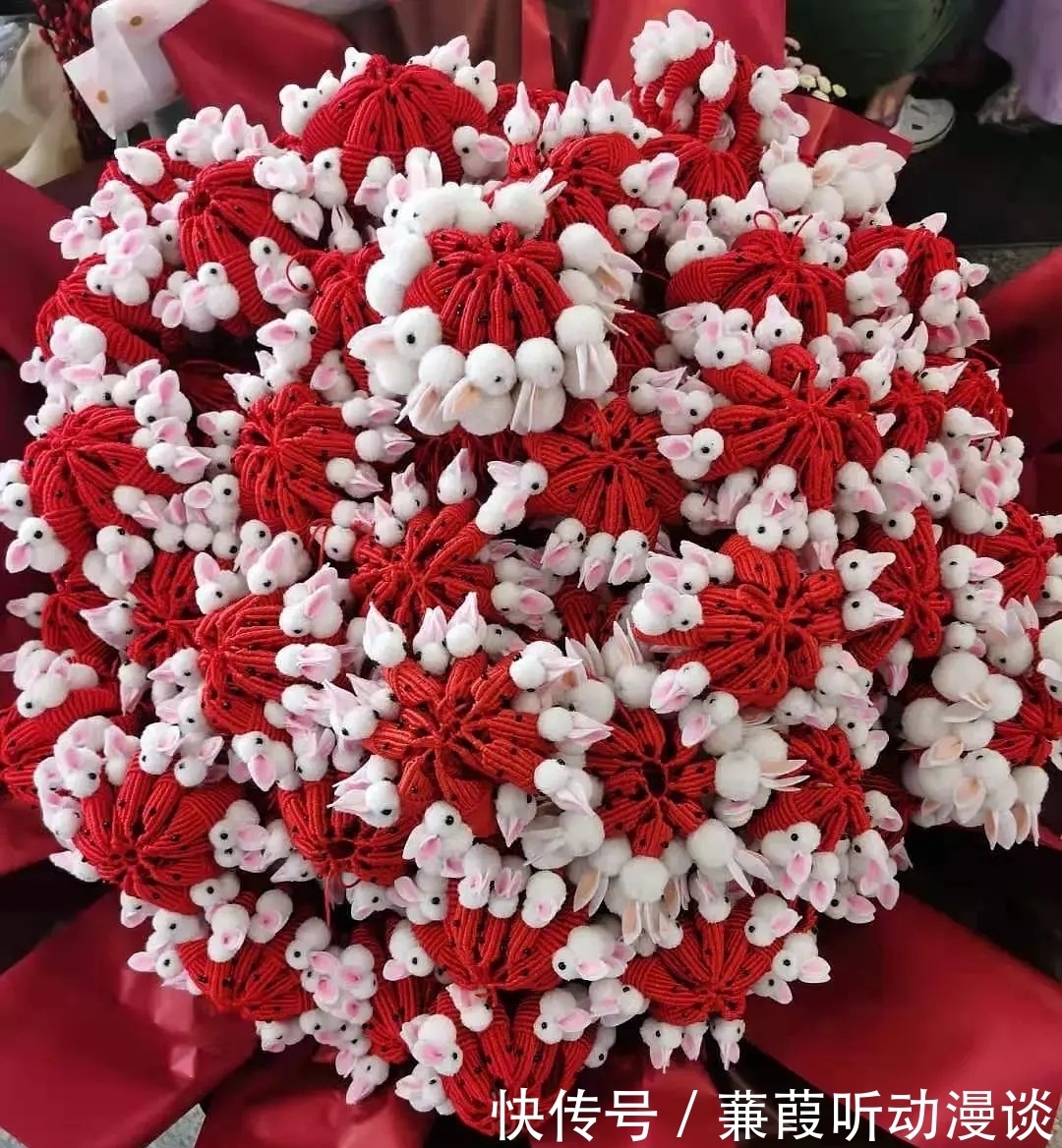 黑豹乐队 一群傻姑娘对肖战无私的爱,让人感受到了一城又一城的浪漫