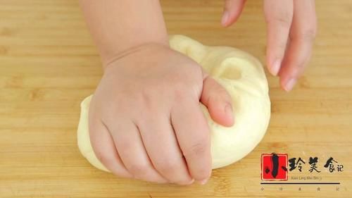 油饼这样做太好吃了，不加泡打粉，蓬松酥软越嚼越香，简单易学