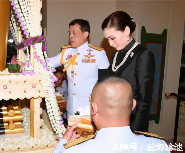 衣品 诗妮娜衣品提升不算啥,耳坠与项链奢侈又稀有,婆婆都不舍得佩戴