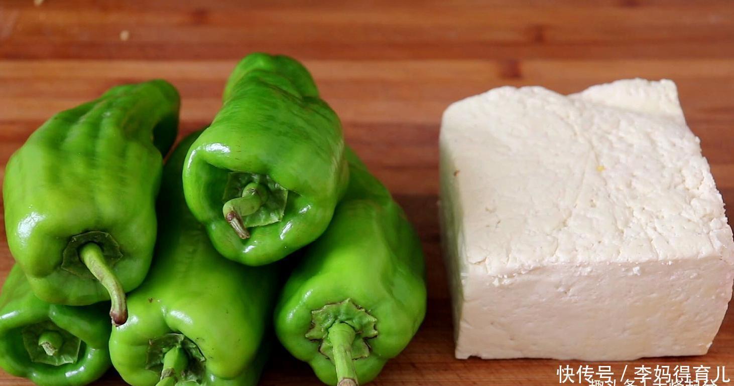 肉末|大厨教你做豆腐肉末青椒段,香辣可口,超级下饭,特别好吃