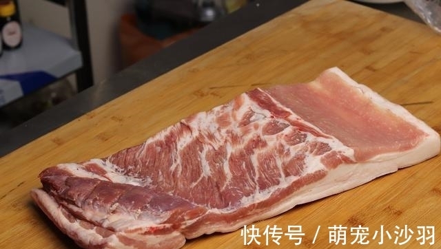 猪肉|买猪肉时，到底选前腿肉还是后腿肉？老师傅教你一招，别再买错了