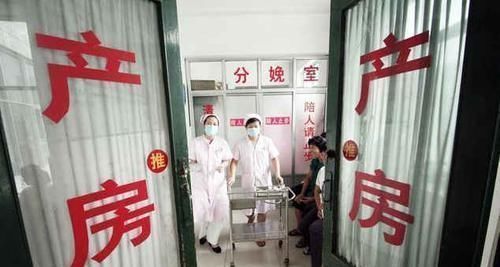 妈妈|三胎妈妈剖腹产时突然大哭不止,问其原因后,医生护士气得直哆嗦