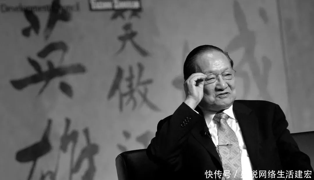 众多读者|金庸晚年耗费大量精力修改15部小说,网友:越改越差