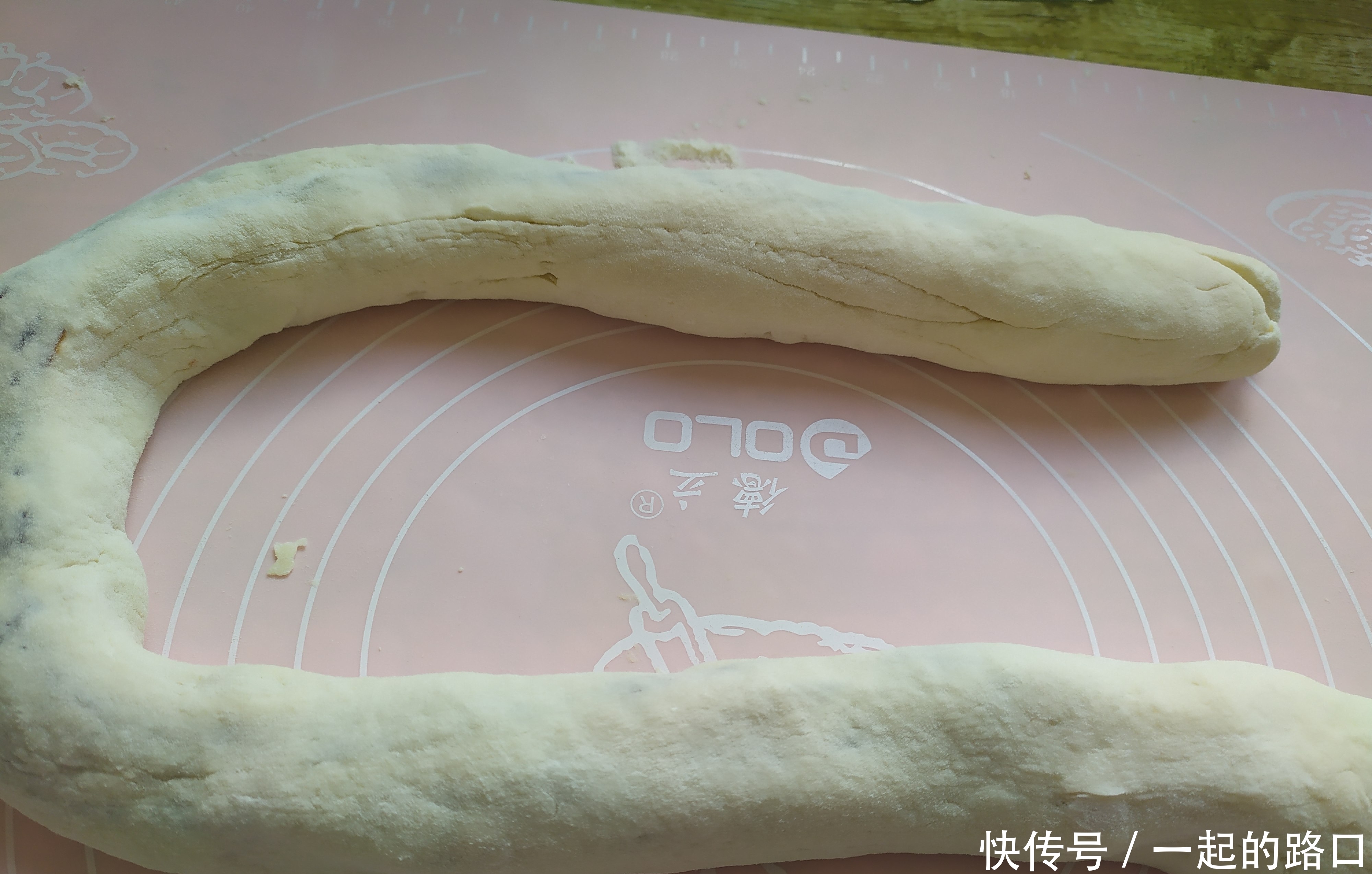 面粉别再蒸馒头了,试试这个做法,孩子一口一个特别喜欢,太香啦