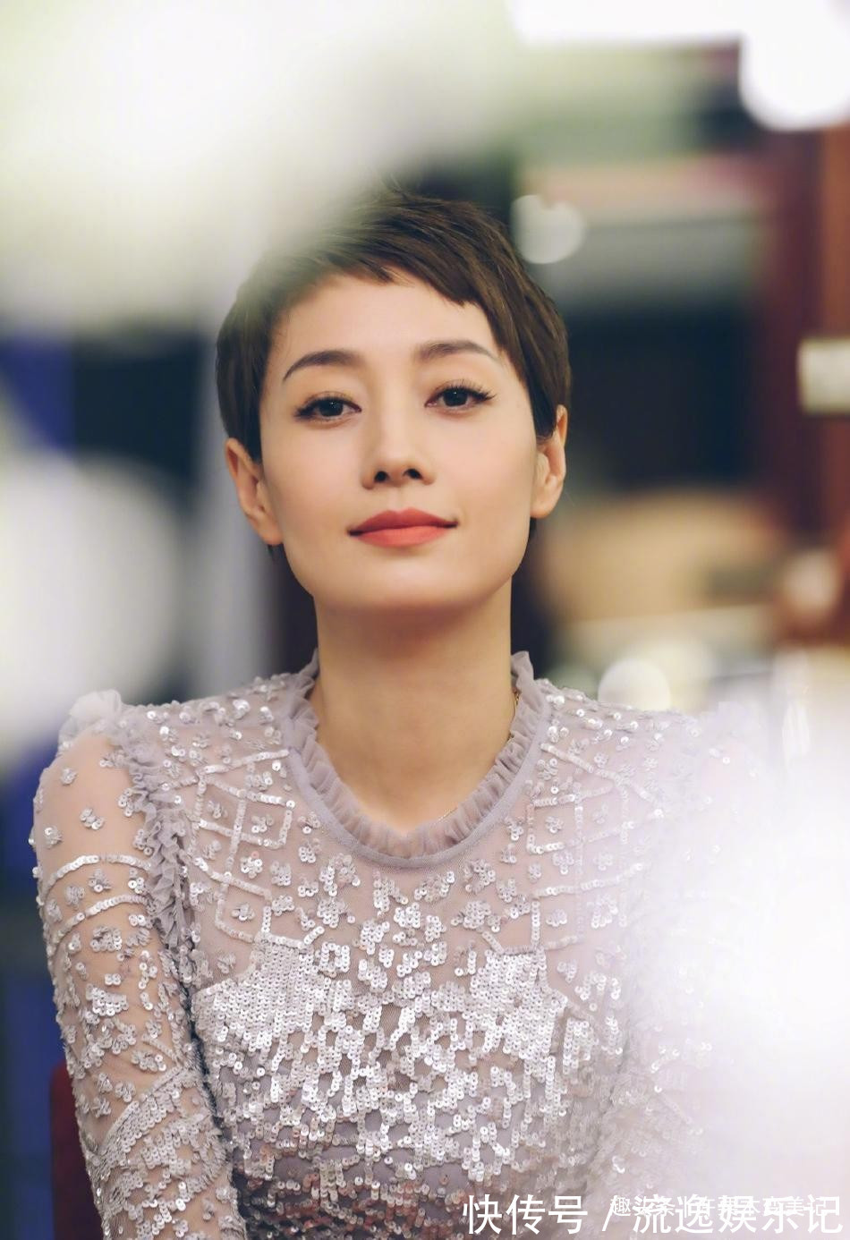 女性 奔五的女人尽量别留长发、烫卷发,推荐这5款发型,太减龄了