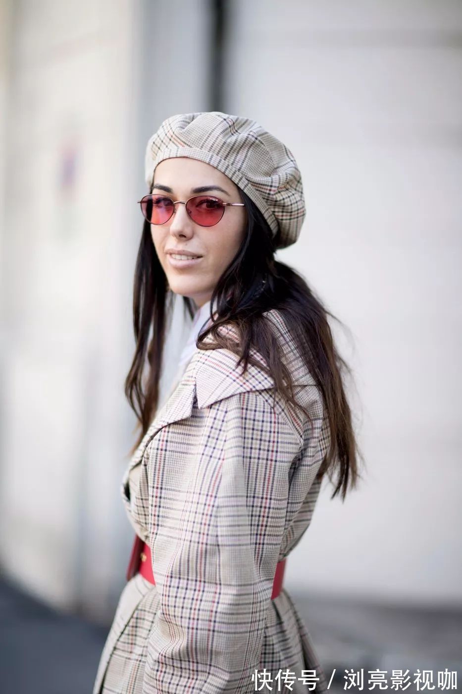 格纹贝雷帽 贝雷帽是小脸专属不,脸大的女生戴照样时髦,秋冬让你美上天