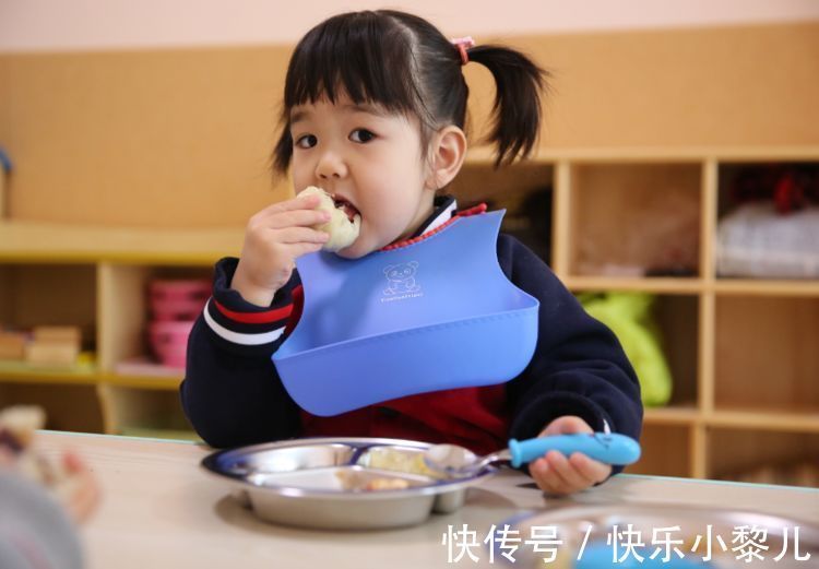 误区|照顾宝宝吃饭要避开4个误区,很多人认为是对的,实则对宝宝不好