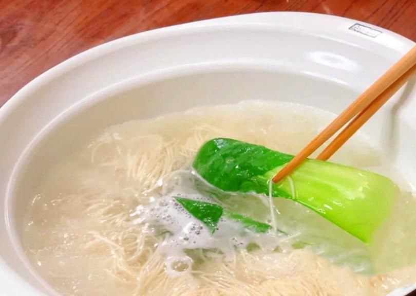 米醋|天热最适合吃这道酸汤面，10分钟就上桌，吃饱了还想再吃一碗