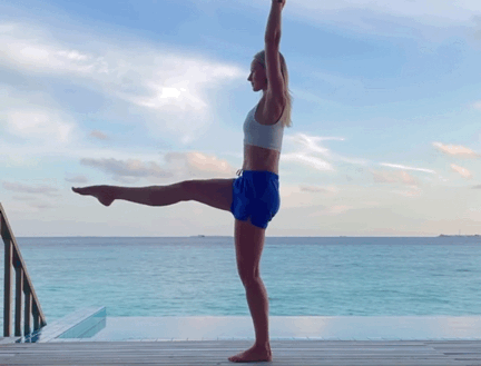 <人老腿先衰>，12个瑜伽动作加强双腿力量，强健根基