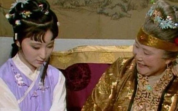 王嬷嬷$父母去世后,她是最疼黛玉的人,却出场一次就销声匿迹