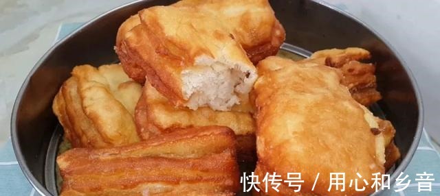 松软|这种创意油条做法，外皮酥掉渣，里面松软香甜，好吃又简单！