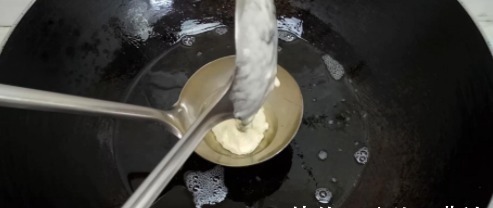 面粉新吃法,手不沾面,比油条做法简单,比馅饼好吃,越吃越想吃