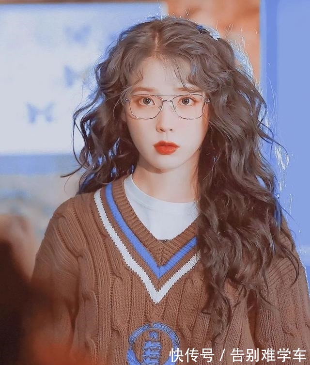 卷发 别再留黑长直了!今年流行这几款发型,气质又高级!