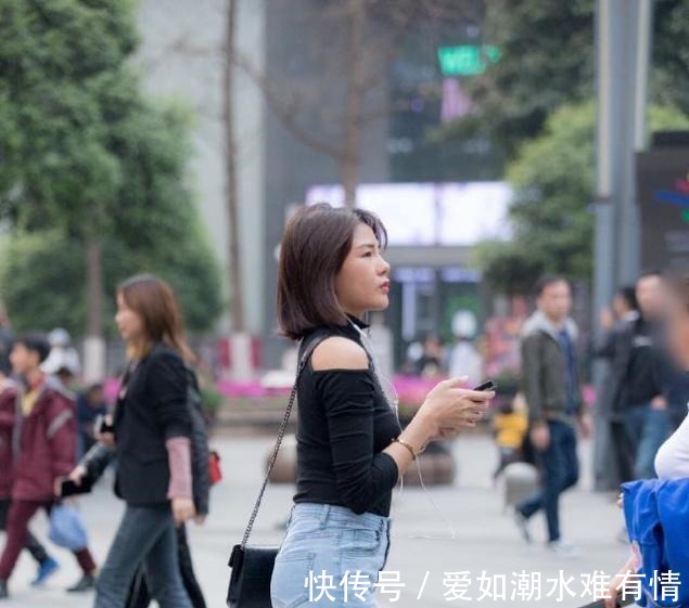 短发 黑色修身上衣搭配高腰牛仔裤,简约时尚,魅力四射!