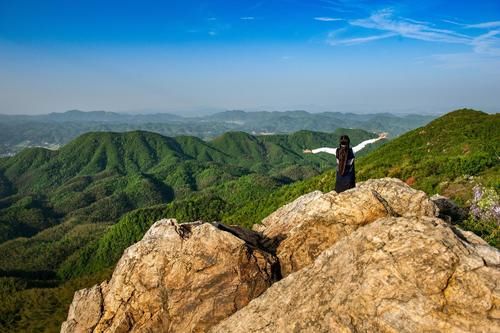 韶山市旅游景点众多，是中国优秀旅游城市、著名革命纪念地