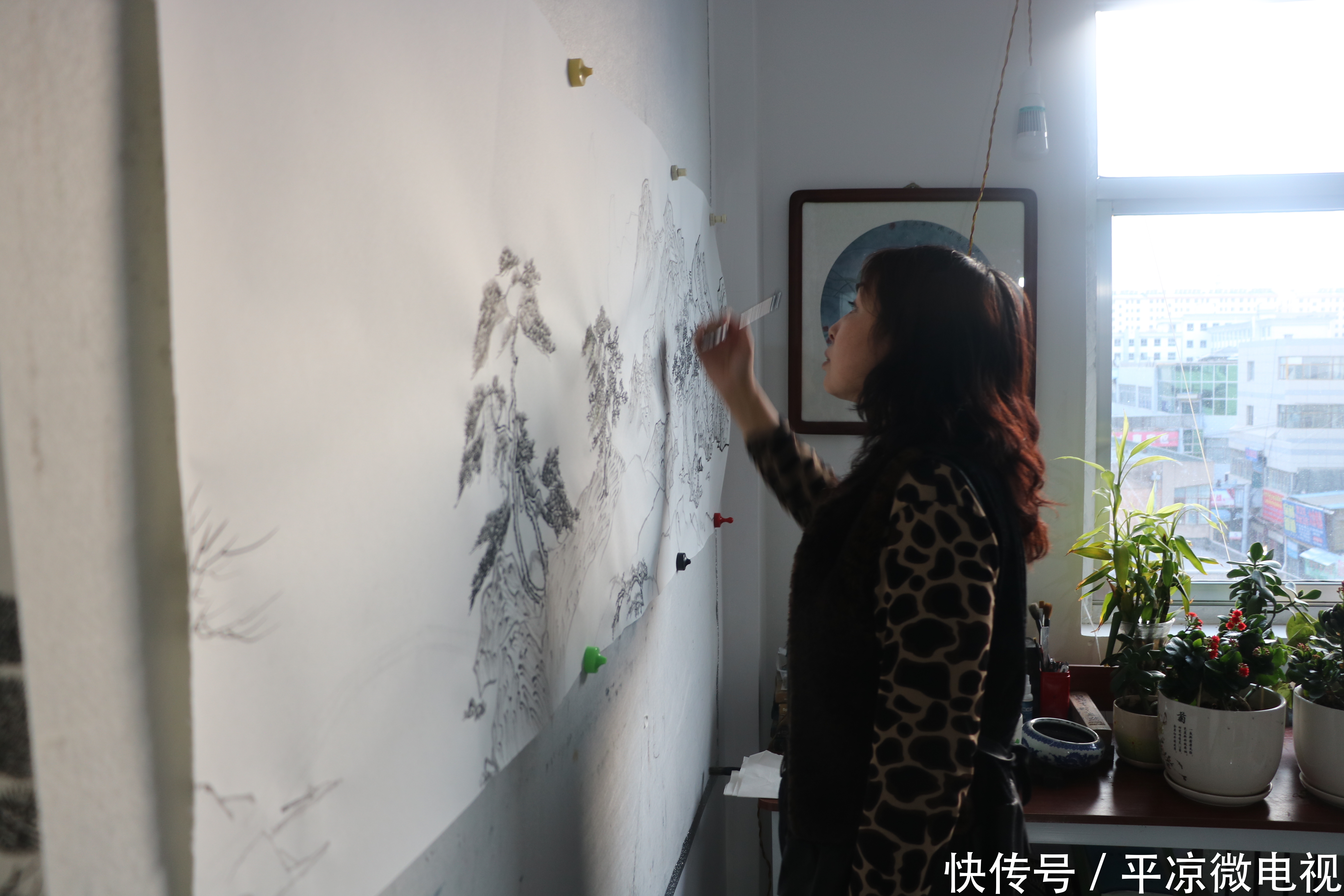 刘雪琴女士山水画深得陈泊清老师手授口传之下进步很快