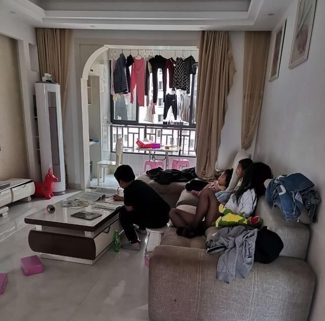 邋遢|娶了个邋遢媳妇,32万装修的新房半年乱成狗窝,客厅不堪入目