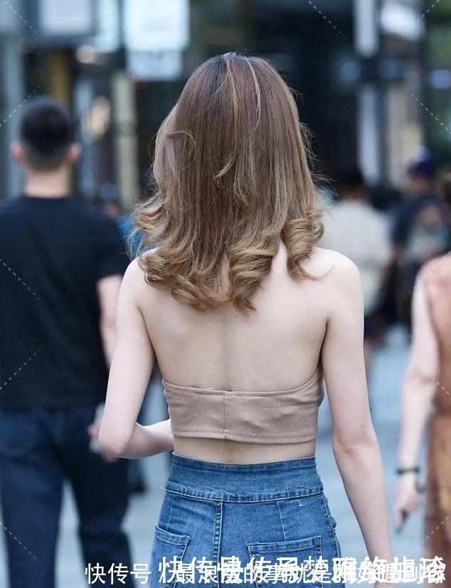 街拍 不是牛仔裤不好看,而是你不会搭配,用时髦做搭配效果不一样