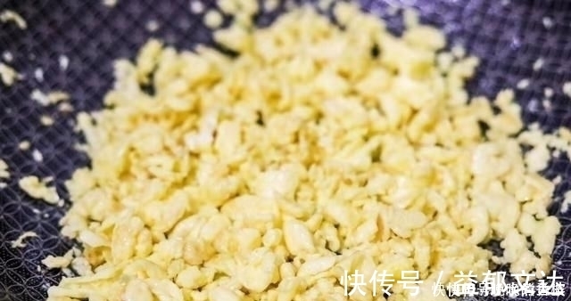 包韭菜鸡蛋饺子,别忘了加上一点“它”,饺子不出水,更香更美味