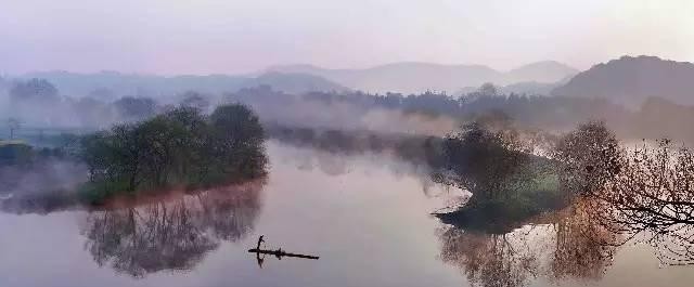 李白晚年写的一首诗,说要泛舟江湖归隐,两年后却自己打脸了