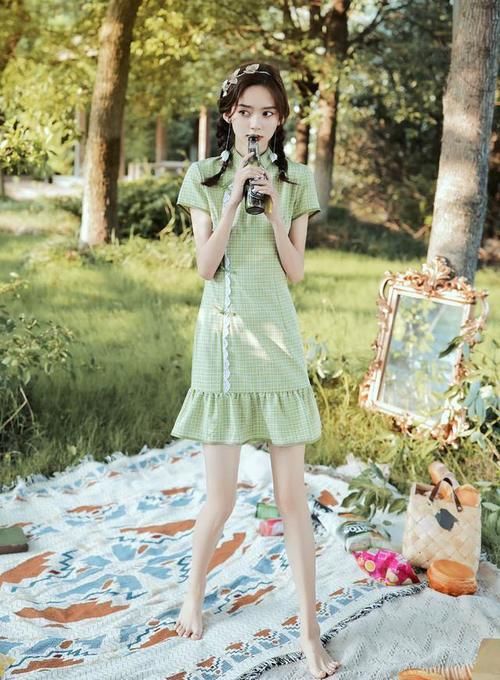 “仙女裙”过时了，今年春天流行的是“旗袍裙”，谁先穿谁先美