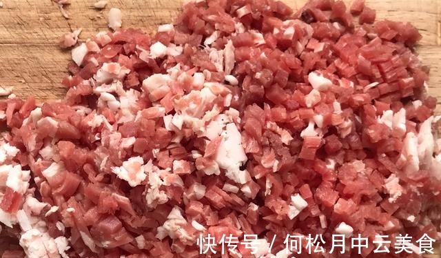 胡萝卜|面食爱好者的福音,教你一道老北京炸酱面,美味可口,勾人心弦!