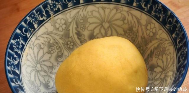 香蕉不要直接吃,加1碗玉米面,粗粮细做,比买的面包好吃