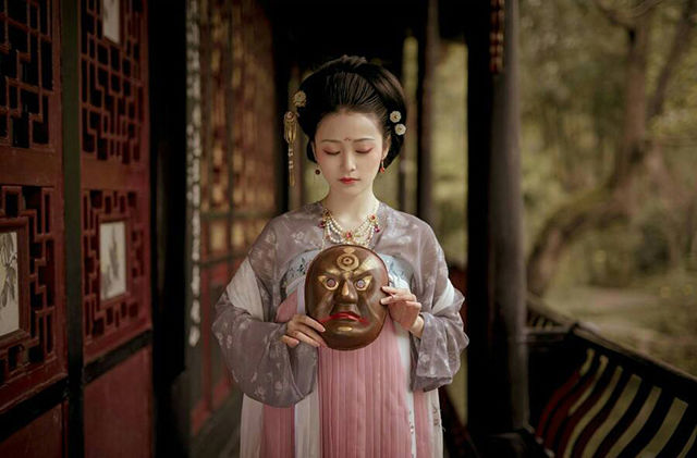 中国校服千篇一律，汉服落落大方，用汉服取代校服行得通吗？